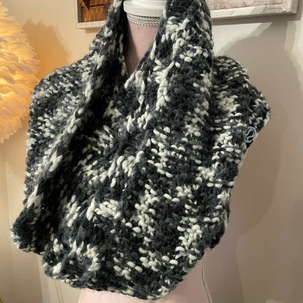Lululemon Snood
